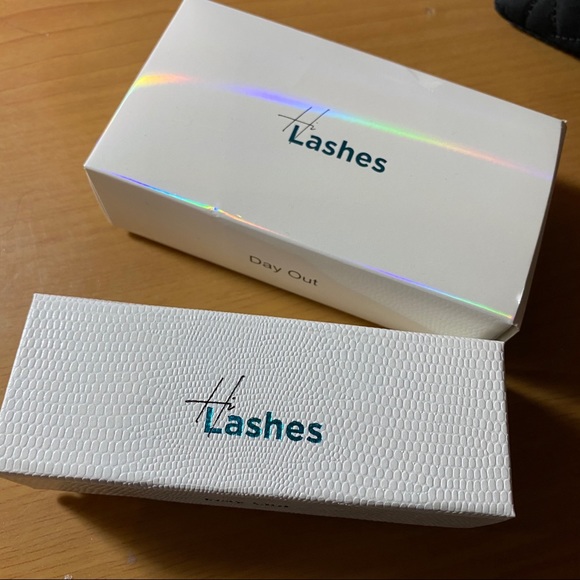 SOLD!! HiLash 2.0 Magnetic false lashes - Picture 3 of 5